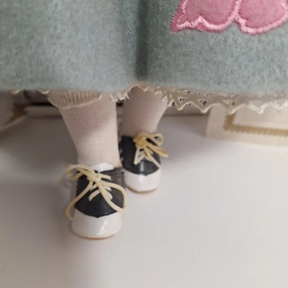 50s Tribute Porcelain Doll Poodle Skirt 16" COA Heritage Signature - Picture 8 of 13